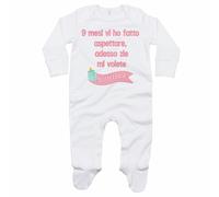 Tutina neonata 9 mesi vi ho fatto aspettare adesso zie mi volete battezzare?