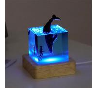 Tuzsocr Lampada a LED in resina epossidica 3D, luce notturna a forma di balena, subacqueo e squalo, scultura realistica di animali dell'oceano, modello di balena con base in legno da 70 mm, regalo in
