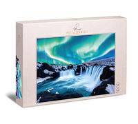 Ulmer Puzzleschmiede - Puzzle da 1000 pezzi "Gli elementi del nord" - Cascata di Godafoss in Islanda con l'aurora boreale nel cielo