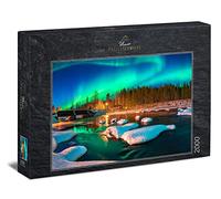 Ulmer Puzzleschmiede - Puzzle "Luci solitarie" - Puzzle da 2000 pezzi - Paesaggio scandinavo invernale di notte - Luci polari su una capanna solitaria ai margini dell'Artico
