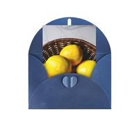 Un cestino per biglietti di auguri con limoni, espositore vuoto all'interno per biglietti di compleanno, biglietti di invito per feste