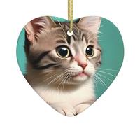 Un curioso gatto a forma di cuore ornamenti in ceramica per la decorazione della parete della casa, feste in giardino e decorazioni per albero di Natale.