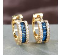 Un di orecchini a con alone a quattro griffe con Zirconia taglio blu , con un design vintage , un regalo nuziale