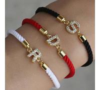 Un elegante braccialetto in rame intarsiato con zirconia dalle lettere dell alfabeto da A a Z, per le iniziali di 26 cognomi. Regolabile e allungabile, un accessorio quotidiano per le ragazze e un reg