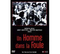 Un homme dans la foule