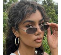 Un paio di occhiali alla moda con montatura in metallo e lenti colorate, alla moda e di stile, è un regalo perfetto per le donne in estate ed è anche una scelta ideale per gli outfit da spiaggia. Pian