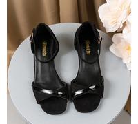 Un paio di sandali con tacco alto per bambini, alla moda, casual e durevoli, sono un'ottima scelta per l'uso quotidiano, per andare a fare shopping o giocare in spiaggia. Possono essere facilmente abb