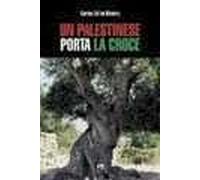 Un palestinese porta la croce. Minoranza cattolica in Palestina