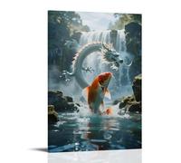 Un pesce koi che salta contro la corrente attraverso una cascata, squame scintillanti, con l'ombra di un drago nascosta nella nebbia, arte da parete contemporanea da appendere, design decorativo da