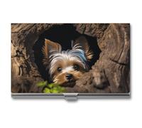 Un piccolo Yorkshire Terrier rannicchiato nel buco di un albero, porta biglietti da visita sottile con nome, porta carte di credito e porta documenti per uomo e donna