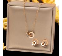 Un set di 3 pezzi, elegante e , con anello con incisi in acciaio inossidabile, collana e set di orecchini, alle donne per indossato quotidianamente partecipare a o come regalo