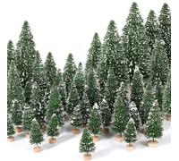 Un set di mini alberi di Natale di cinque dimensioni, alberi artificiali con spazzole per bottiglie con base in legno per l'abbigliamento artigianale da tavolo per la casa di Natale