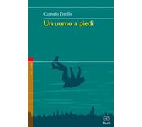 Un uomo a piedi