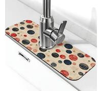 Un vecchio e polveroso pianeta lavello paraspruzzi tappetino per rubinetto, ventosa per rubinetto della cucina, maniglia del rubinetto del rubinetto, vassoio raccogli gocce tappetino per asciugare il