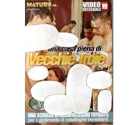 UNA CASA PIENA DI VECCHIE TR0IE