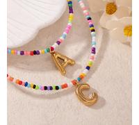 Una delicata collana con lettera, adatta per giovani donne, realizzata a mano con perline colorate, personalizzabile con 26 lettere dalla A alla Z in forma di bolla. Questa collana corta alla moda dal