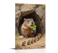 Una marmotta colpisce la testa fuori dalla grotta, tenendo un trifoglio in bocca, seguito da una serie di piccole marmotte da appendere - Decorazione murale design 20 x 30 cm