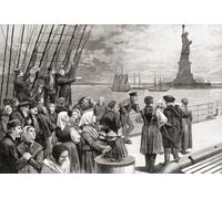 Una nave con passeggeri immigrati di molte nazionalità che passano la Statua della Libertà sull'isola della Libertà nel porto di New York Stati Uniti d'America. Dopo un'illustrazione di un artista