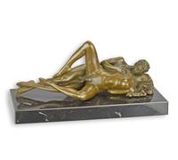 Una scultura erotica in bronzo di una coppia replica design retrò decorazione