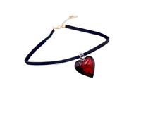 Una Semplice Collana in Pelle e Un Ciondolo a Forma di Cuore(RE)