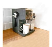 Una soluzione salvaspazio per gli amanti del caffè, il ripiano in ABS mantiene a portata di mano i filtri dell'espresso (A)