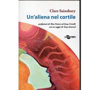 Un'aliena nel cortile