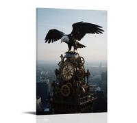 Un'aquila meccanica appollaiata sulla parte superiore della torre dell'orologio, ali in metallo che riflettono la luce del mattino, ingranaggi esposti alla parete, poster decorativo da parete 50 x 75
