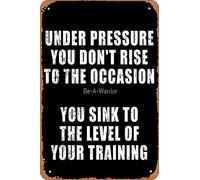 Under pressure you don't rise to the occasion - you sink to the level of your training (la frase popolare tra i Navy SEALs) Targa in metallo retrò decorativa per la casa vintage 30,5 x 20,3 cm