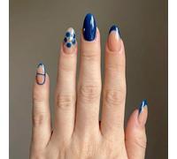 Unghie finte a pressione, colore blu scuro lucido e mandorla nude | Design solido, con punta, delineato e punteggiato, stili coordinati per manicure domestica, abiti quotidiani e occasioni