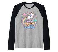 Unicorno Arcobaleno Still Working On My Landing Maglia con Maniche Raglan