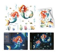 UrbanHui 2 adesivi da parete a forma di sirena che si illuminano al buio, decorazione da soffitto che si illumina sotto il mare, oceano pesci, adesivi da parete per camera da letto, cameretta dei