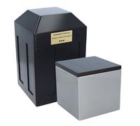 Urna funeraria con capsula dedicata.