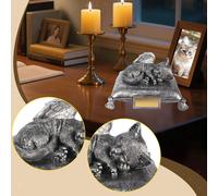 Urna funeraria con gatto che dorme su un cuscino, scultura, memorabile