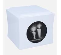 Urna in legno con candele incise Urna commemorativa