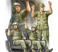 TRUMPETER 00417 US ARMY CH-47 CREW IN VIETNAM Modellino