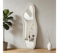 UTTQEW Specchio a corpo intero 140 x 45 cm, specchio da terra asimmetrico ad arco con cornice in tessuto di velluto, grande specchio da parete per soggiorno, camera da letto, sospeso/in piedi (bianco