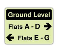 V Safety Ground Level Flats da A a D Flats da E a G Cartello - 300 x 225 mm | Vinile autoadesivo fosforescente, scatola di testo nera, segnaletica di sicurezza professionale, prodotta in Gran Bretagna
