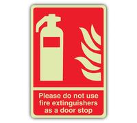 V Safety Please Do Not Use Extinguishers as a Door Stop Sign - 200 x 300 mm | Vinile autoadesivo che si illumina al buio, con doppia luce, segnaletica antincendio, prodotta in Gran Bretagna