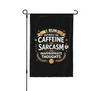 Vado avanti a caffeina, sarcasmo e pensieri inappropriati. Bandiere da giardino, bandiere da giardino originali, 12x18, striscione da giardino bifacciale per il giardino.