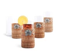 Vagabond House Elegante set di 4 bicchieri alti in rattan con orchidea nera in peltro, ideali per gli appassionati di giardini botanici e specie autoctone, fungono da sottobicchiere a bordo piscina in
