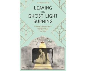 Valerie Livesay Leaving the Ghost Light Burning (Tascabile)