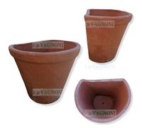 Vaso a parete semicircolare svasato liscio fioriera in terracotta toscana italia