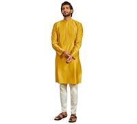 VASTRAMAY Set Kurta e pigiama da uomo in misto seta - Questo sofisticato set Kurta e pantaloni da uomo è progettato per fare una dichiarazione audace con il suo fascino elegante ed elegante., senape