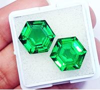 Verde Naturale Granato Esagonale Forma 18 KT Certificato Loose Gemma Paio PG02