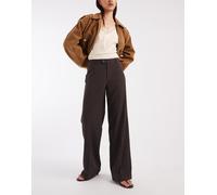 Vero Moda - Pantaloni dritti a vita medio alta color cioccolato mélange con pieghe frontali-Marrone S