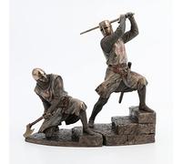 Veronese Design Statua in resina colata a freddo con cavalieri templari in combattimento, finitura bronzo