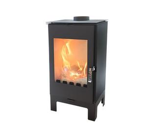 Verso Ina L: potente stufa a legna da 7,5 kW per un riscaldamento efficiente, robusto ed elegante