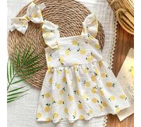 Vestito da neonata estivo con scollo quadrato, volant giallo, con fiocco e fascia per capelli. Lo stile è carino, fresco, dolce e giocoso. Il tessuto lavorato ha uno spessore moderato. La vestibilità 
