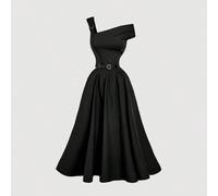 Vestito lungo asimmetrico nero stile vintage, con accenti metallici, design monospalla, decorazione a pieghe, stile fasciante con cintura inclusa, estetica "old money", vibe da preppy, ispirazione ann