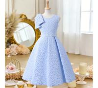 Vestito senza maniche blu per ragazza pre-adolescente. Caratterizzato da un design a collo tondo, abbinato a una gonna soffice che valorizza la figura della ragazza pre-adolescente. Il design in vita